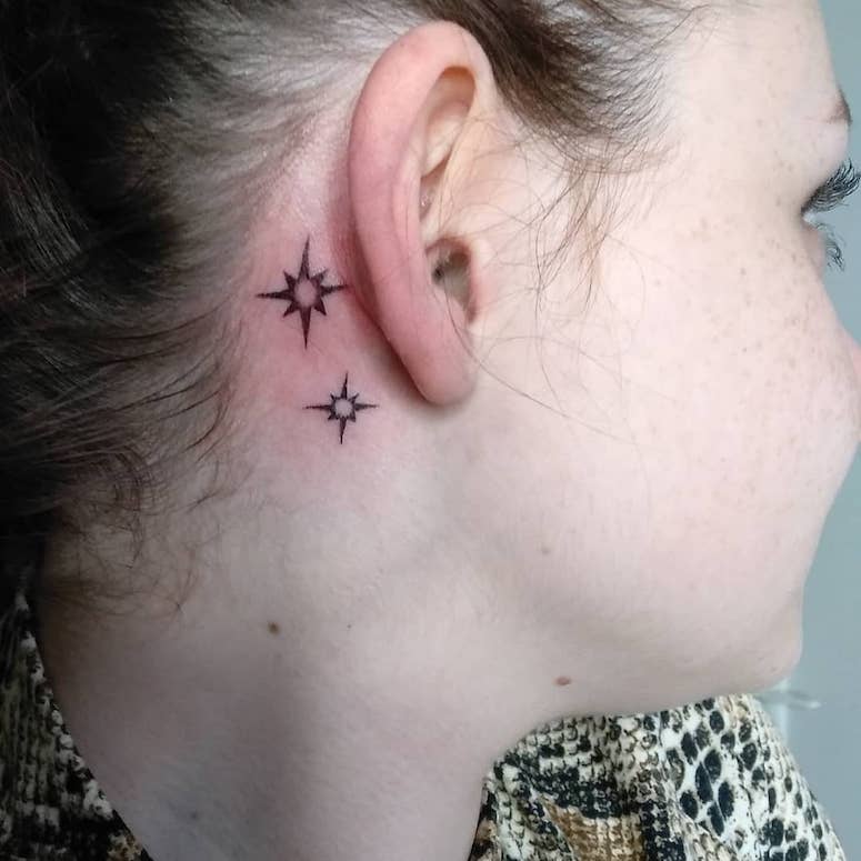 tattoo feminin etoile 44