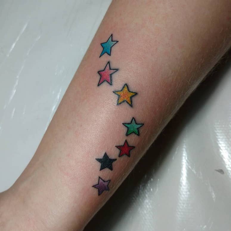 tattoo feminin etoile 64