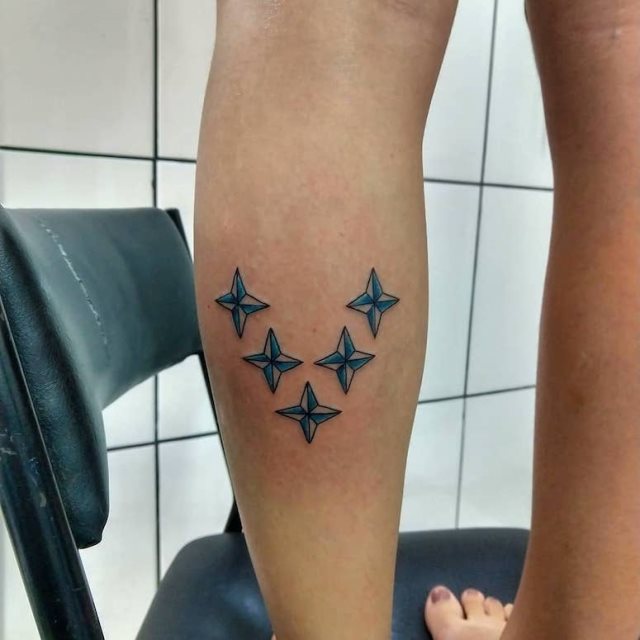 tattoo feminin etoile 69