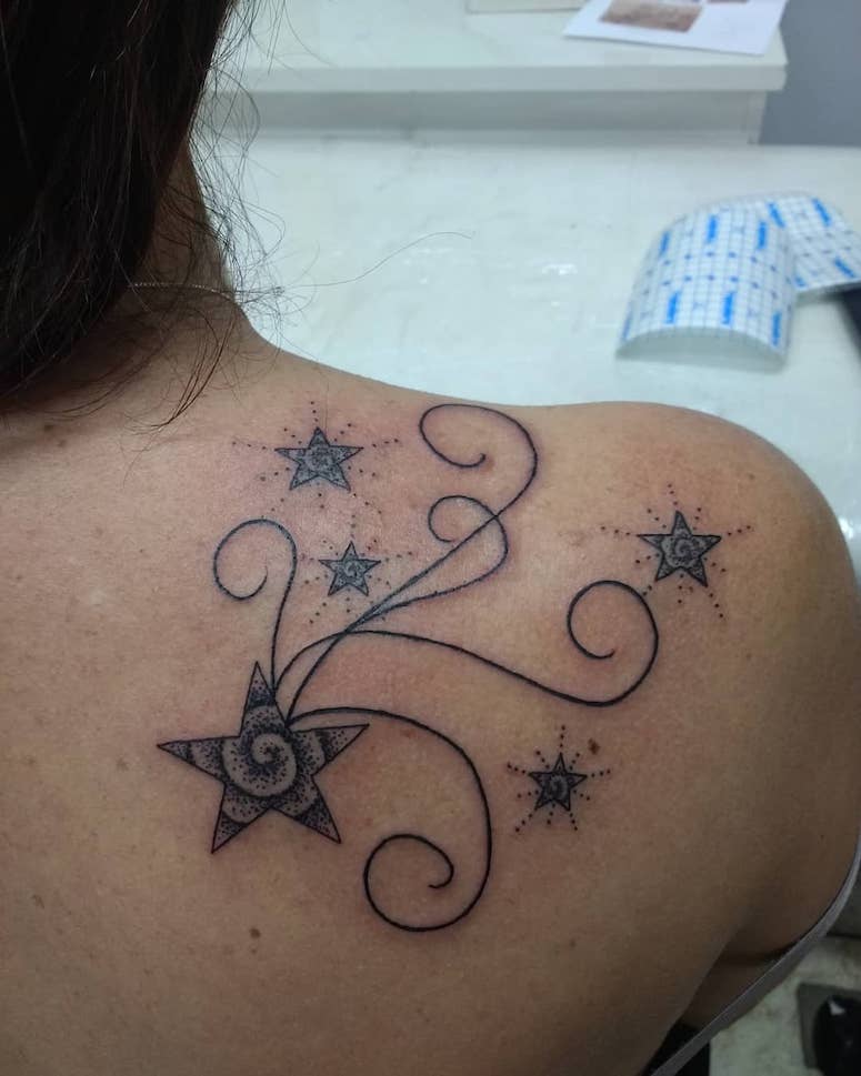 tattoo feminin etoile 72