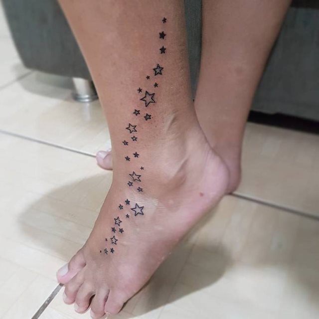 tattoo feminin etoile 79