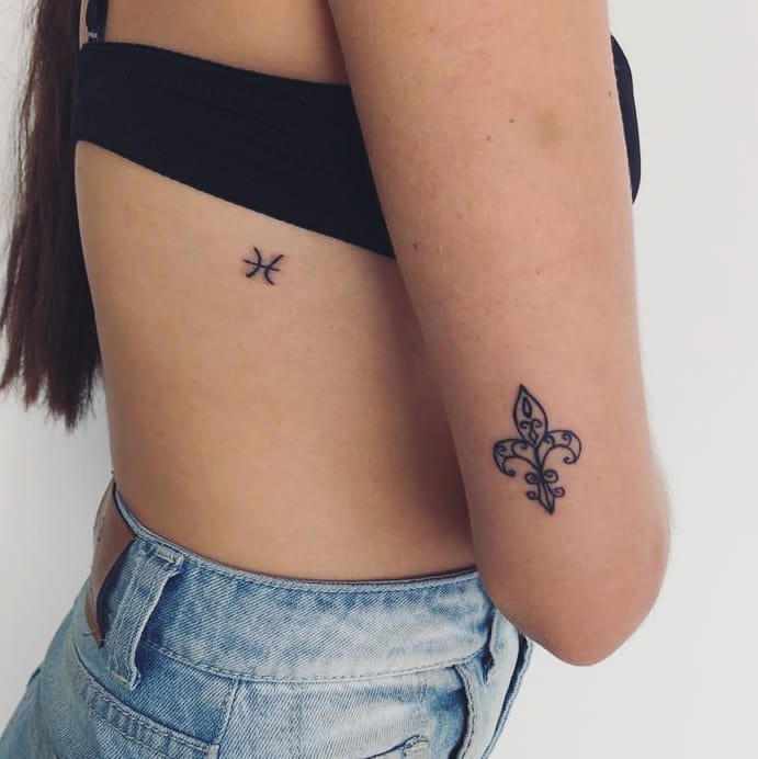 tattoo feminin fleur de lis 26