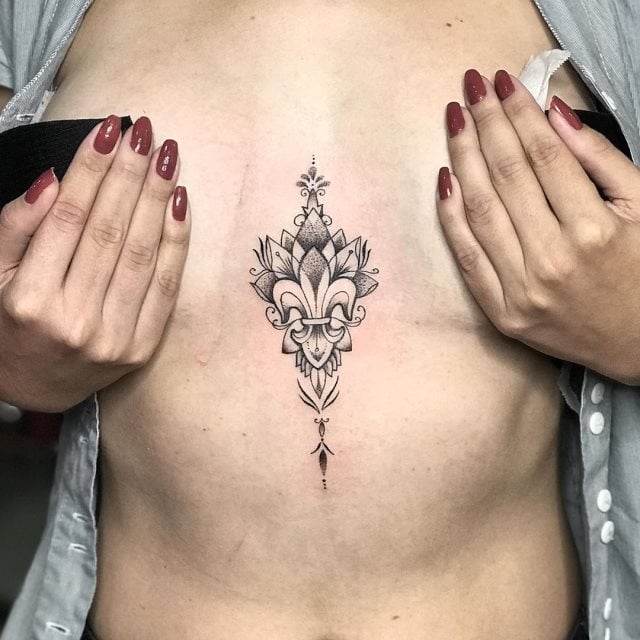 tattoo feminin fleur de lis 30