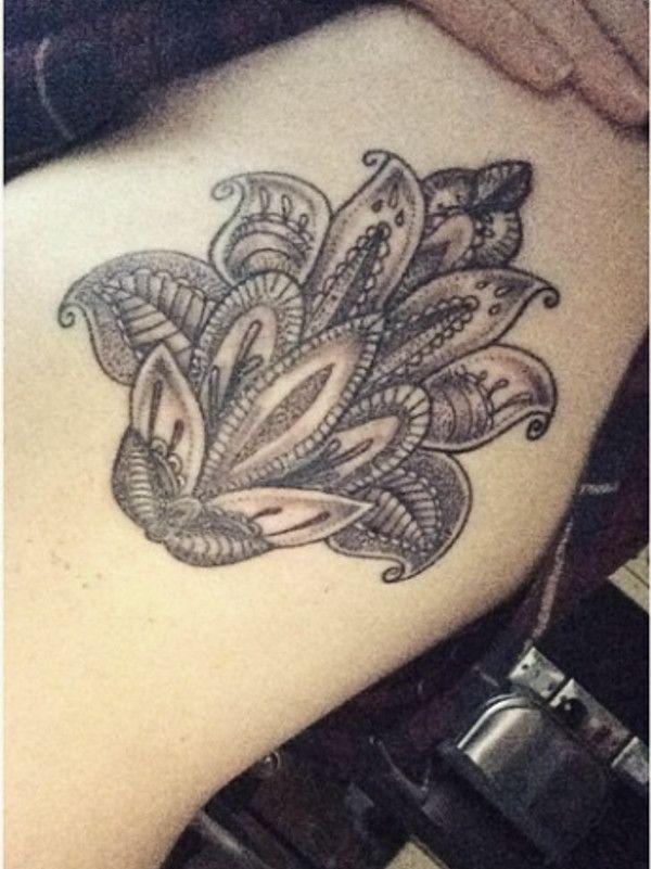 tattoo feminin fleur de lotus 03