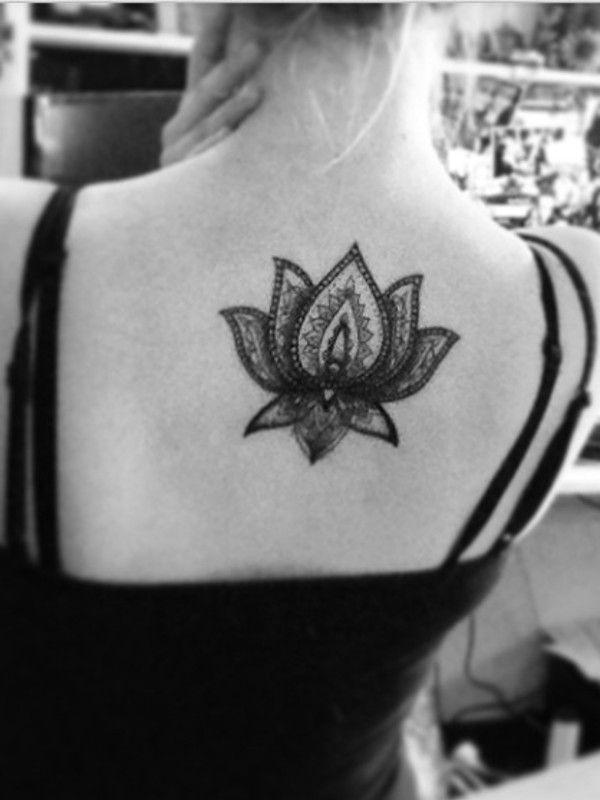 tattoo feminin fleur de lotus 05