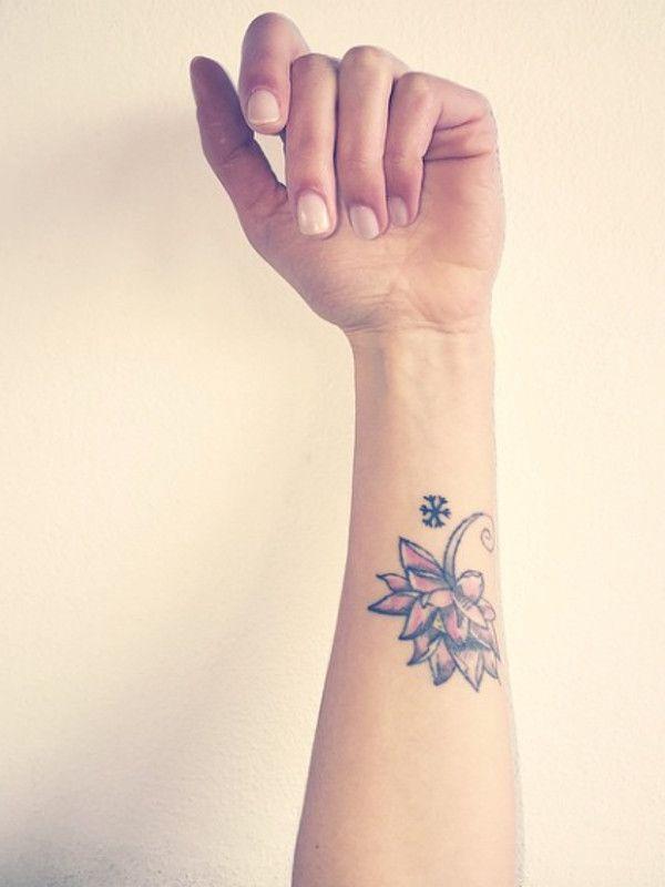 tattoo feminin fleur de lotus 07