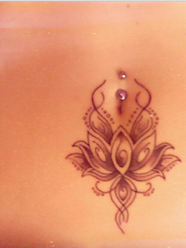 tattoo feminin fleur de lotus 08