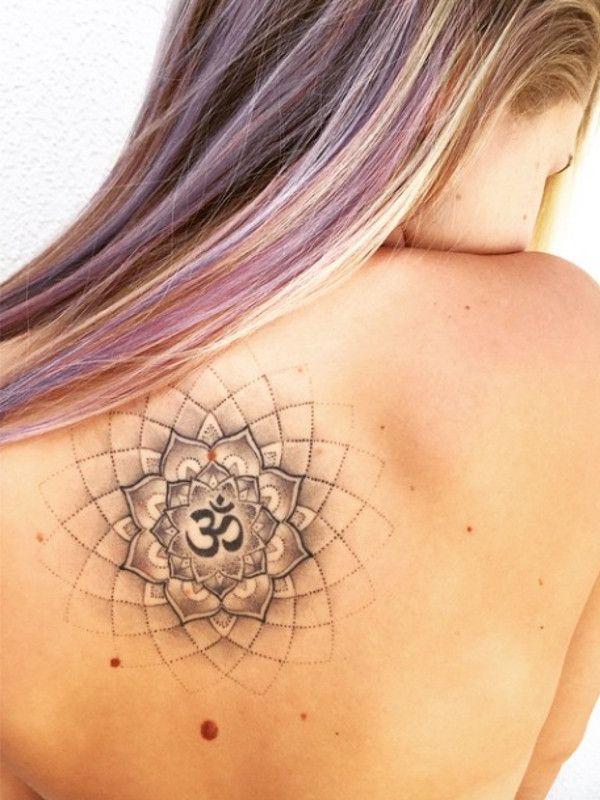 tattoo feminin fleur de lotus 10