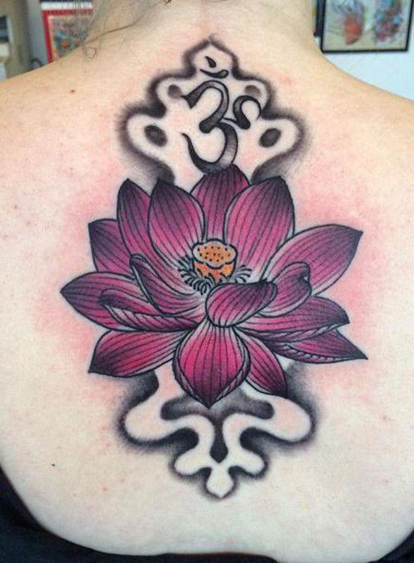 tattoo feminin fleur de lotus 11
