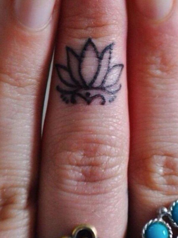 tattoo feminin fleur de lotus 15