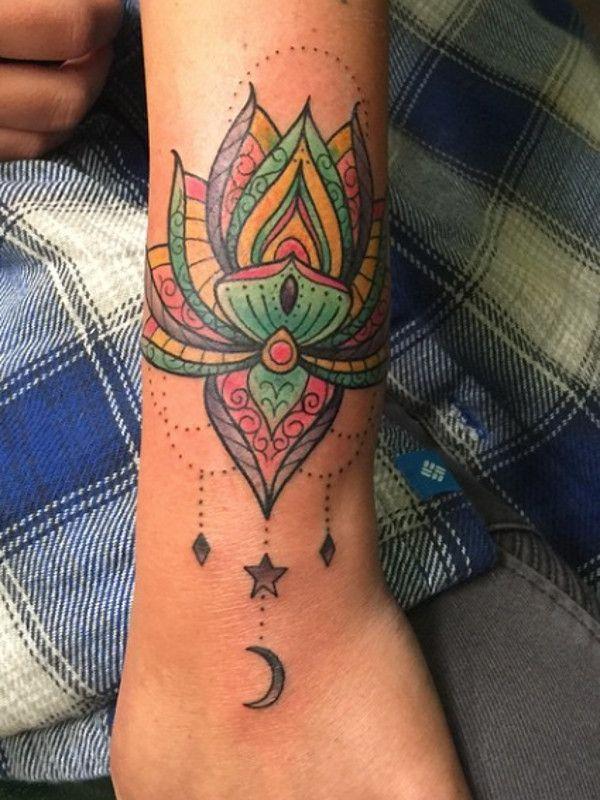 tattoo feminin fleur de lotus 17