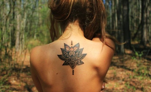 tattoo feminin fleur de lotus 20