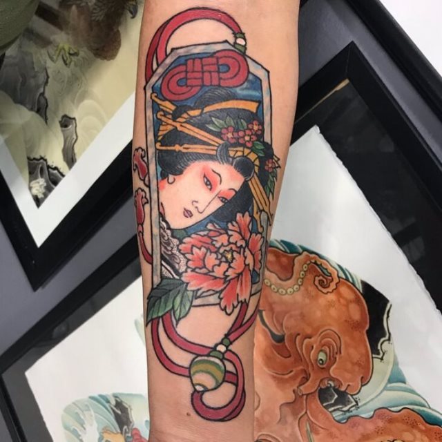tattoo feminin geisha 07