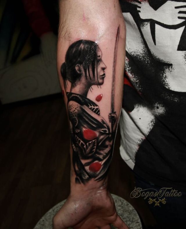 tattoo feminin geisha 11