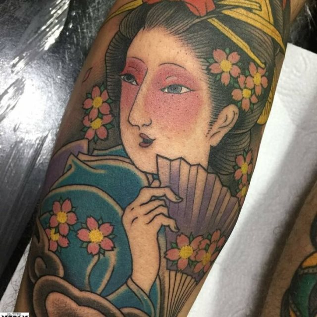 tattoo feminin geisha 12