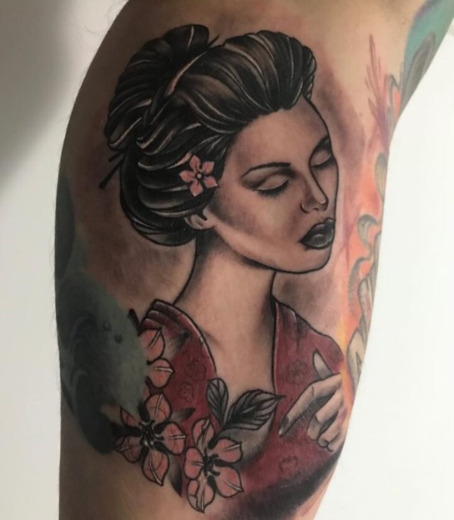 tattoo feminin geisha 42