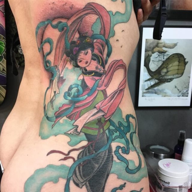 tattoo feminin geisha 44