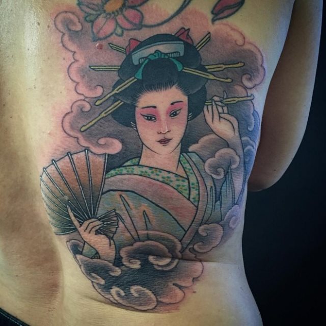 tattoo feminin geisha 60