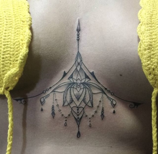 tattoo feminin hindou 10