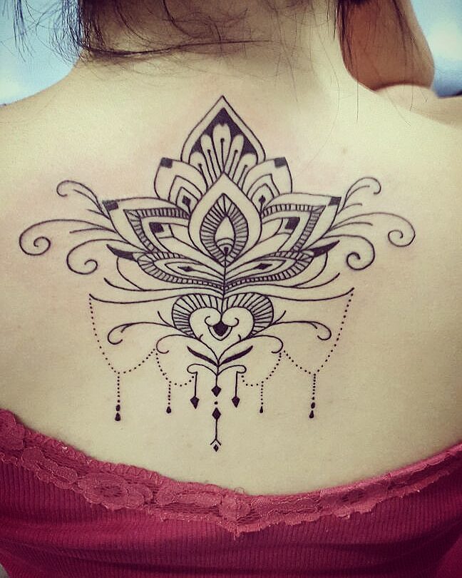 tattoo feminin hindou 12