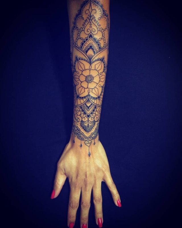 tattoo feminin hindou 20