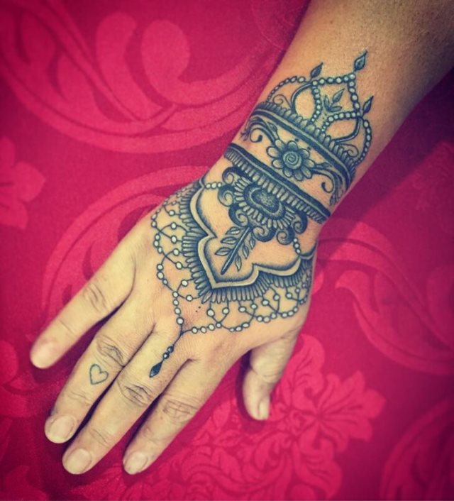 tattoo feminin hindou 26