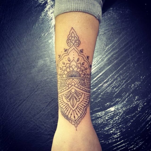 tattoo feminin hindou 27