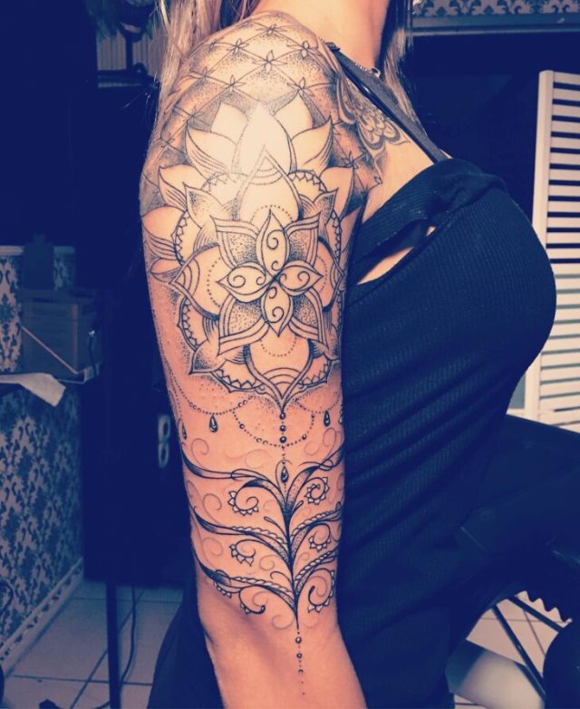 tattoo feminin hindou 31