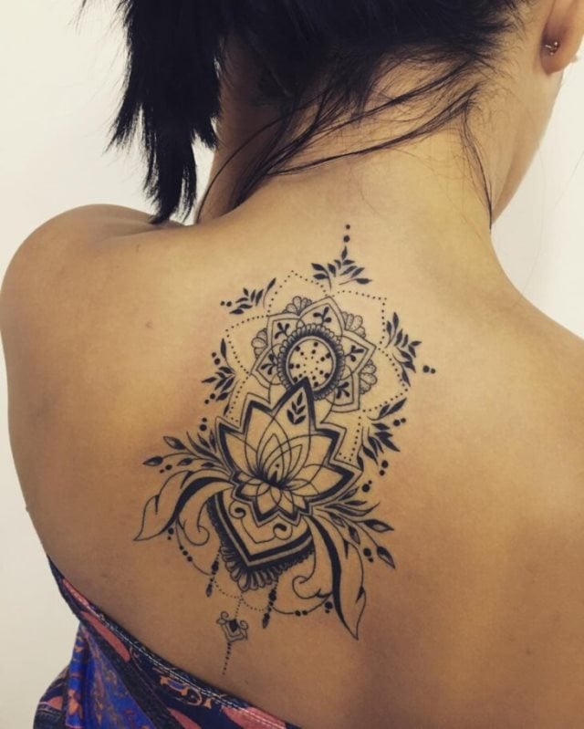 tattoo feminin hindou 32