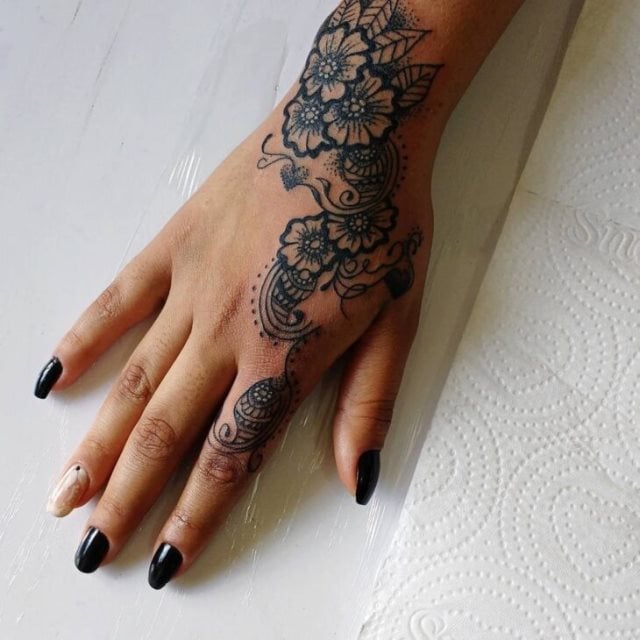 tattoo feminin hindou 40