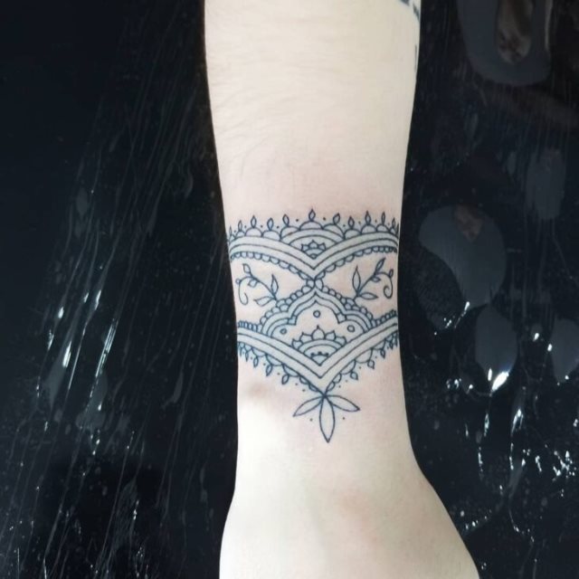 tattoo feminin hindou 41