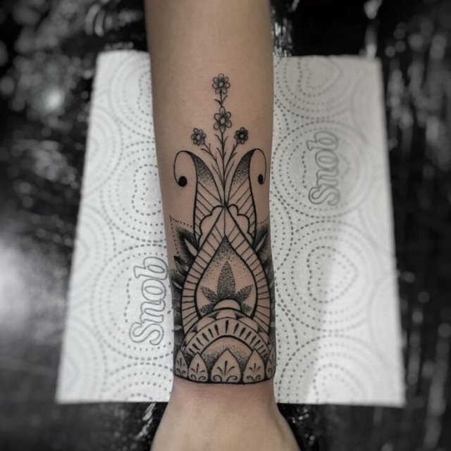 tattoo feminin hindou 43