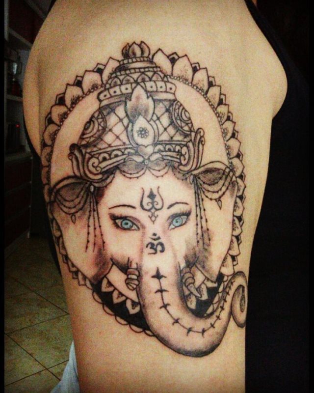 tattoo feminin hindou 45