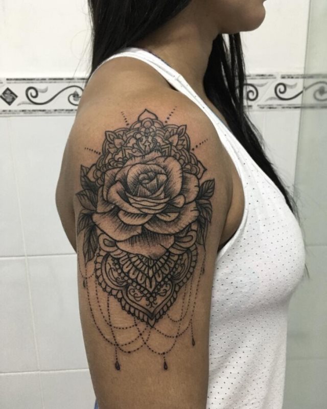 tattoo feminin hindou 48