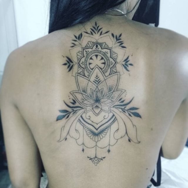 tattoo feminin hindou 55