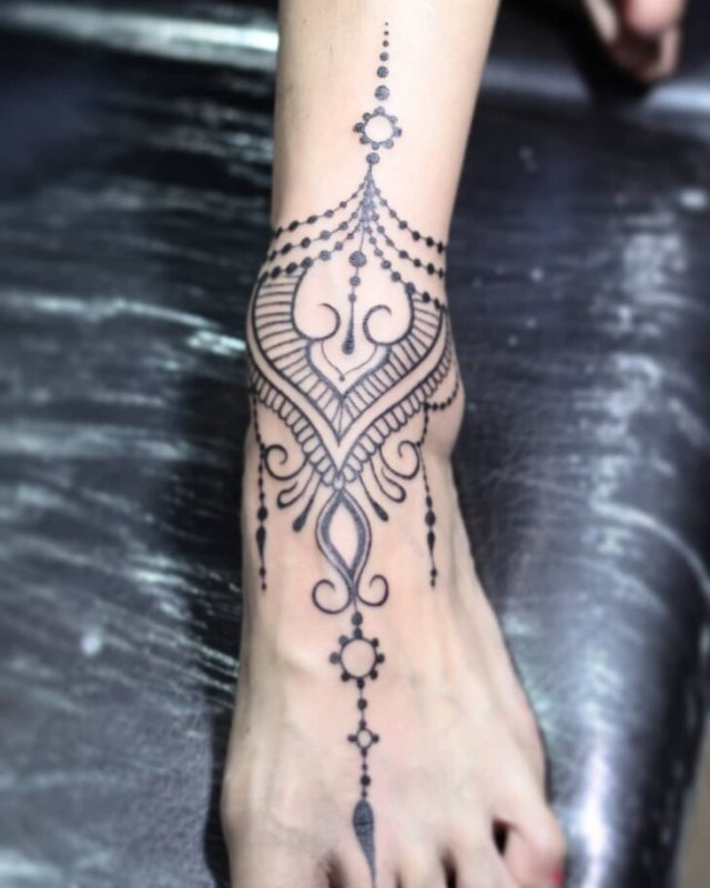 tattoo feminin hindou 61