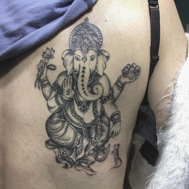 tattoo feminin hindou 62