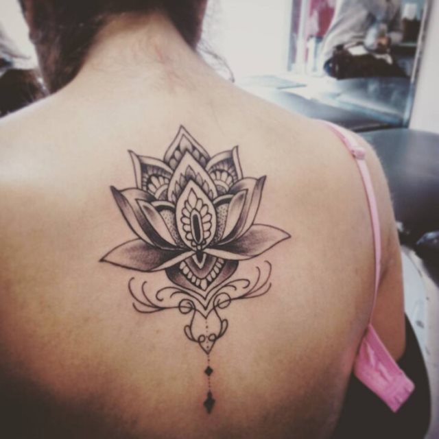 tattoo feminin hindou 67