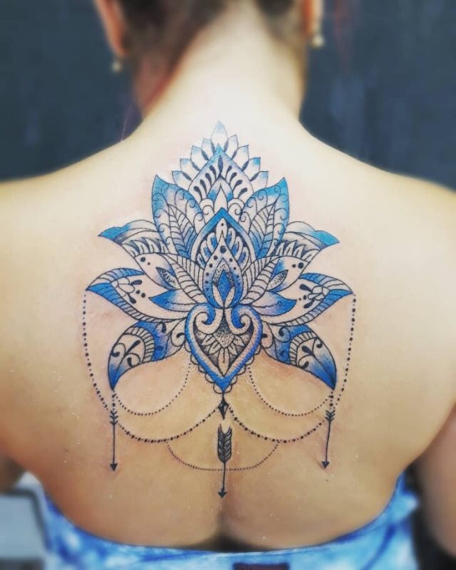 tattoo feminin hindou 68