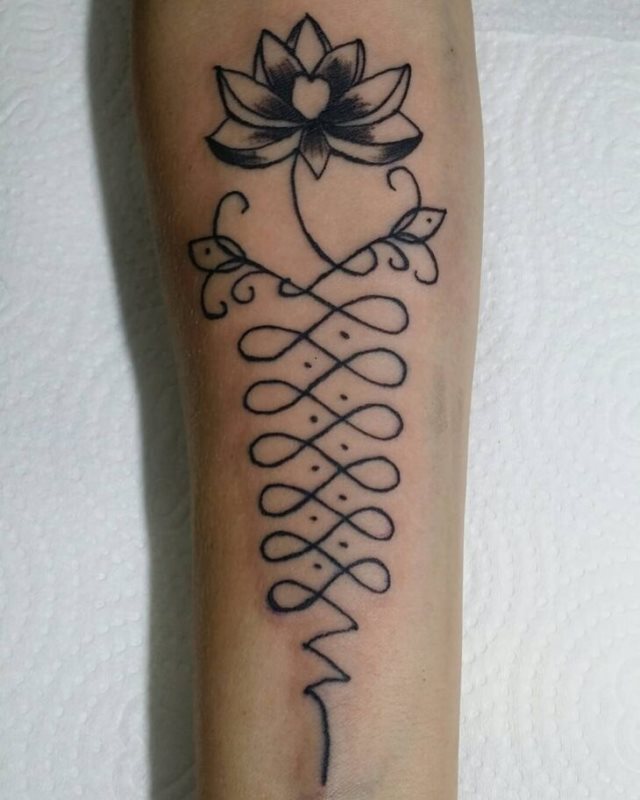 tattoo feminin hindou 76