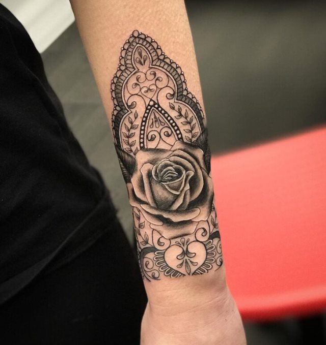 tattoo feminin hindou 77