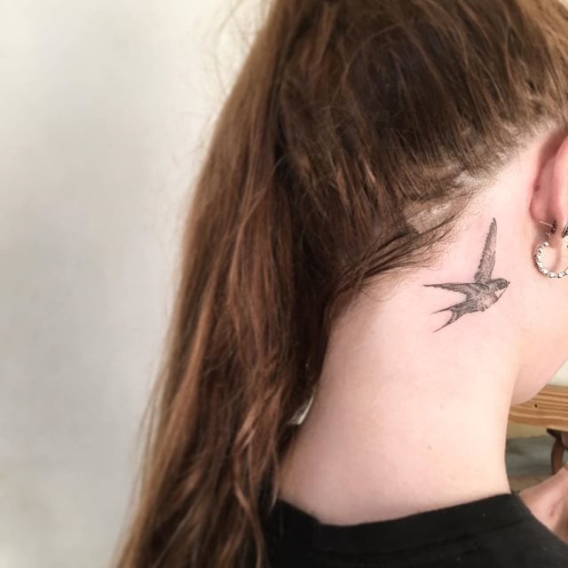 tattoo feminin hirondelle 27