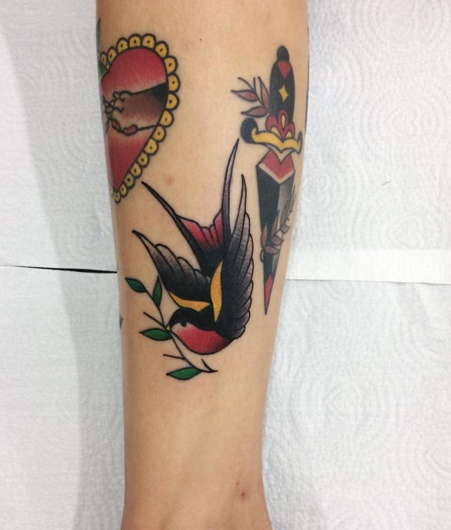 tattoo feminin hirondelle 36