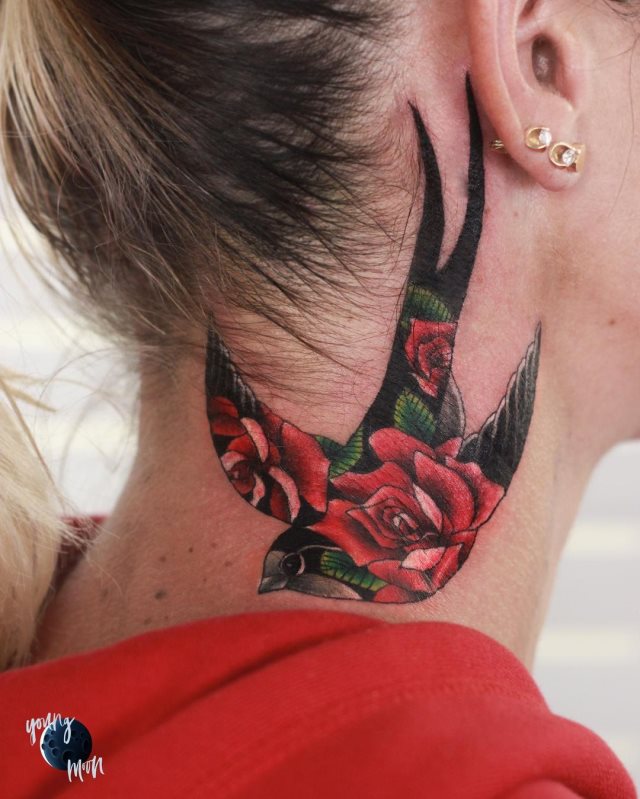 tattoo feminin hirondelle 69