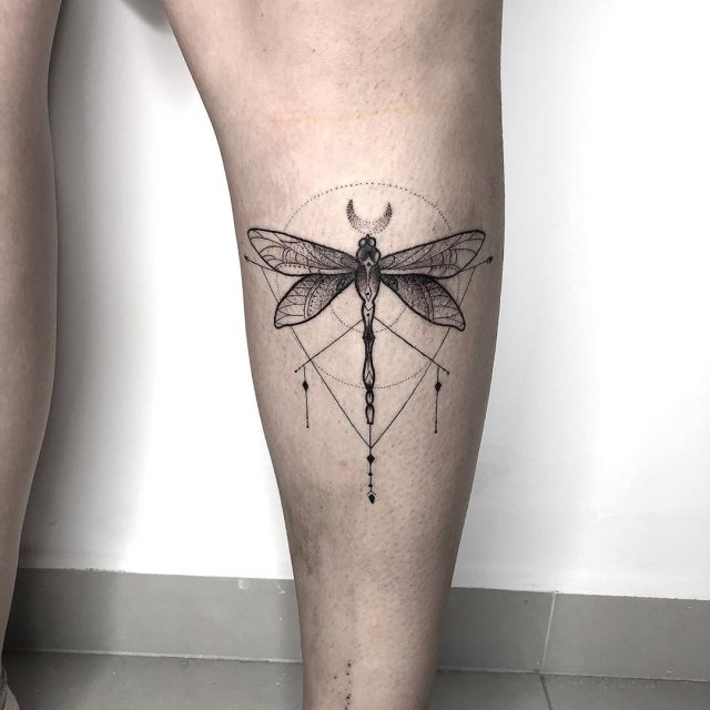tattoo feminin libellule 13