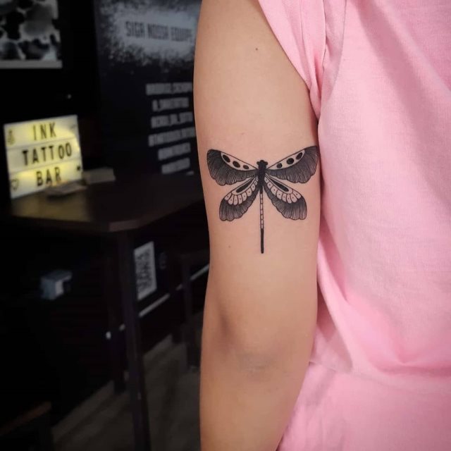 tattoo feminin libellule 17