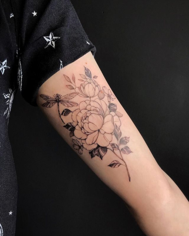 tattoo feminin libellule 38