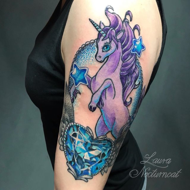 tattoo feminin licorne 02