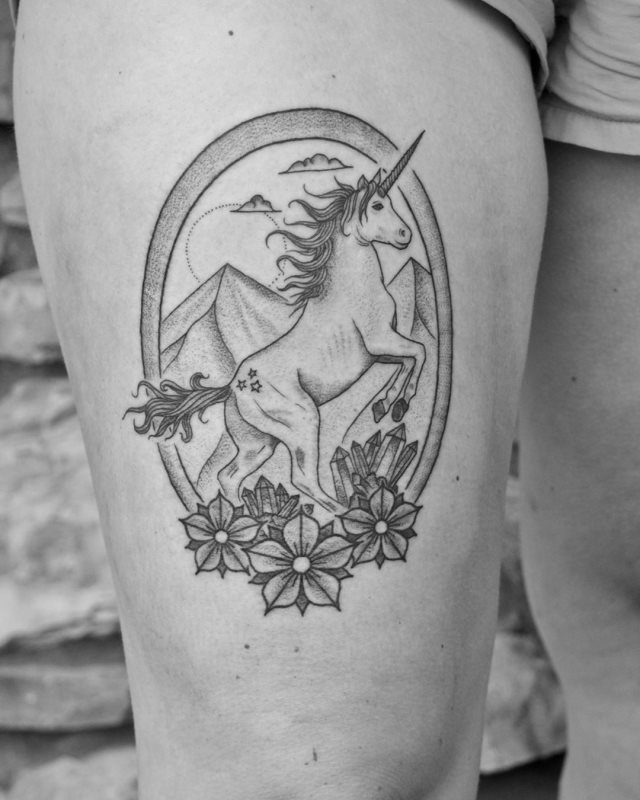 tattoo feminin licorne 03