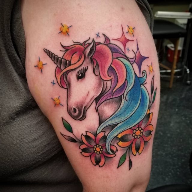 tattoo feminin licorne 06